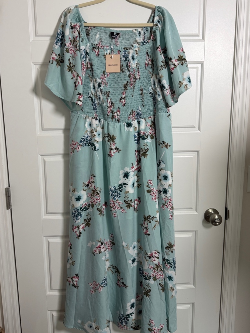 BloomChic Mint Green Floral Maxi Dress with Smocked Bodice Size 18 20